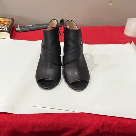 Chic Black Women's Block Heel Peep-Toe Shoes - Picture 2 of 6